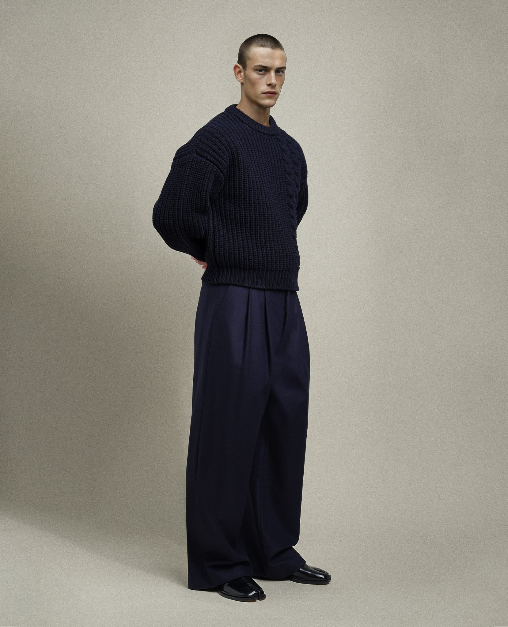 The Tailored Pleated Trousers - Navy